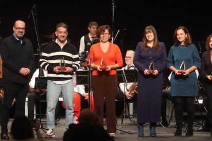 Otros de los premiados en la gala de la Hermandad de Donantes de Sangre con el alcalde Morala.