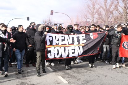 La afición gijonesa llega al Reino para el Cultural-Sporting de Gijón.