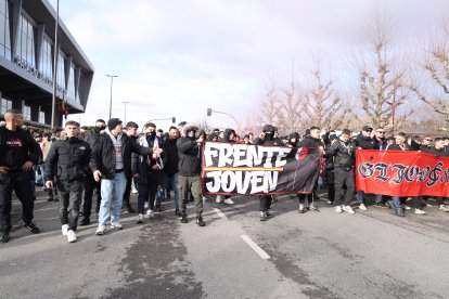 La afición gijonesa llega al Reino para el Cultural-Sporting de Gijón.