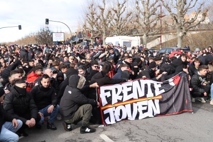 La afición gijonesa llega al Reino para el Cultural-Sporting de Gijón.