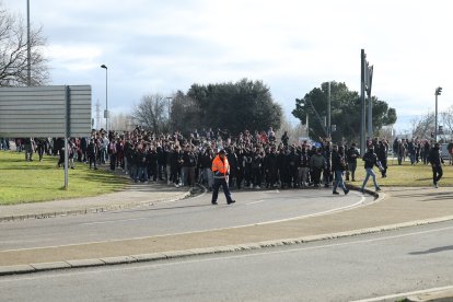 La afición gijonesa llega al Reino para el Cultural-Sporting de Gijón.