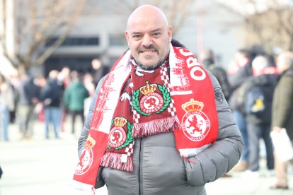 La afición gijonesa llega al Reino para el Cultural-Sporting de Gijón.