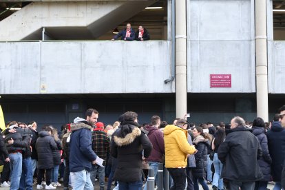 La afición gijonesa llega al Reino para el Cultural-Sporting de Gijón.