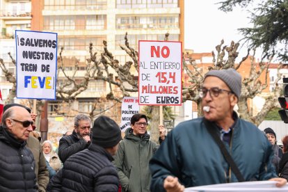 Corte de los sábados en Padre Isla por el tren de Feve.