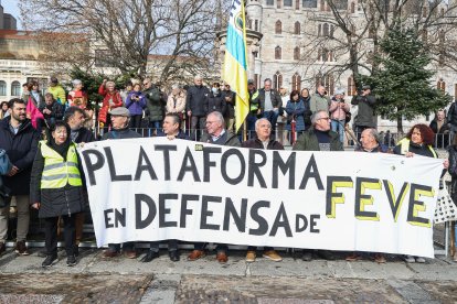 La manifestación recorre la traza de Feve entre la Asunción y la estación de Matallana en León.