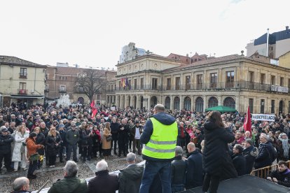 La manifestación recorre la traza de Feve entre la Asunción y la estación de Matallana en León.