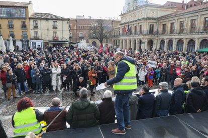 La manifestación recorre la traza de Feve entre la Asunción y la estación de Matallana en León.