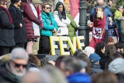 La manifestación recorre la traza de Feve entre la Asunción y la estación de Matallana en León.
