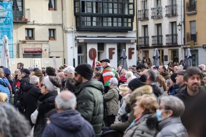 La manifestación recorre la traza de Feve entre la Asunción y la estación de Matallana en León.