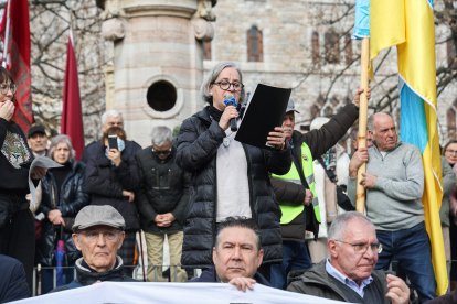 La manifestación recorre la traza de Feve entre la Asunción y la estación de Matallana en León.