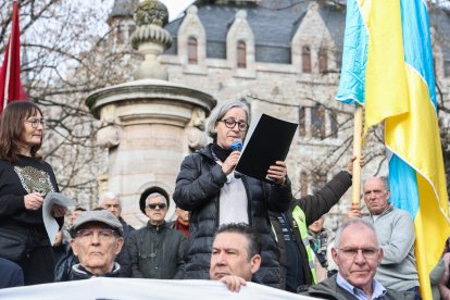 La manifestación recorre la traza de Feve entre la Asunción y la estación de Matallana en León.