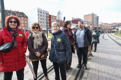 La manifestación recorre la traza de Feve entre la Asunción y la estación de Matallana en León.