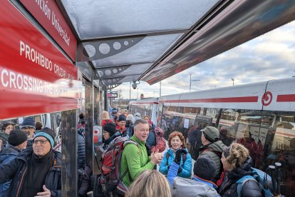 El Club Yordas denuncia el enterramiento de Feve por el Gobierno.