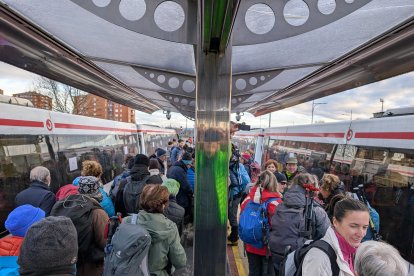 El Club Yordas denuncia el enterramiento de Feve por el Gobierno.