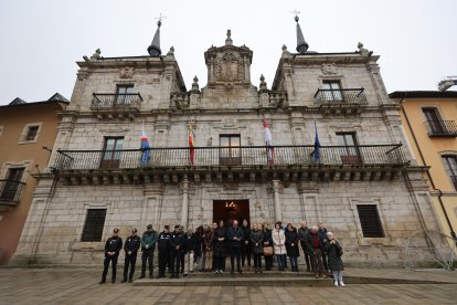 Minuto de silencio en el Ayuntamiento de Ponferrada