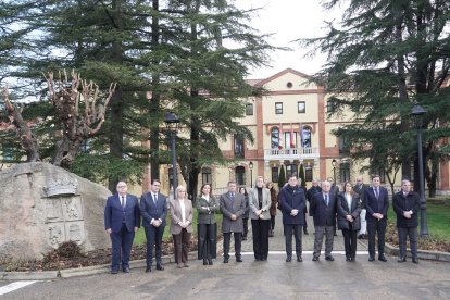 El Gobierno de Castilla y León guarda un minuto de silencio en recuerdo de los fallecidos en el accidente de tren de Adamuz (Córdoba)