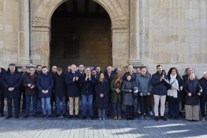 Minuto de silencio en la Diputación de León por el descarrilamiento en Adamuz (Córdoba).