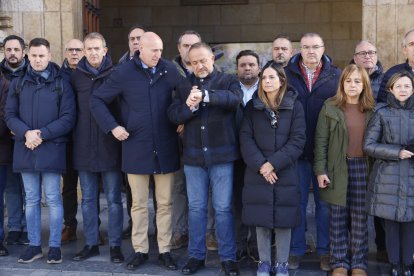 Minuto de silencio en la Diputación de León por el descarrilamiento en Adamuz(Córdoba).