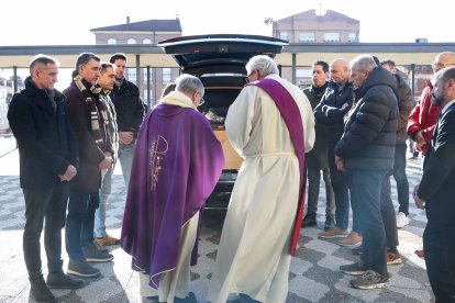 Funeral de Urbano González, cara visible de la lucha contra la ELA en León.