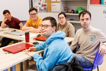 Un momento de la demostración de baile para el reportaje en Down León Amidown.