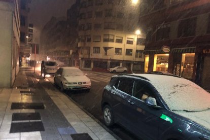 Nieva sobre la capital leonesa