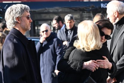 Roma (Italy), 23/01/2026.- US fashion designer Tom Ford (L) arrives to attend Valentino Garavani's funeral at the Basilica of S. Maria degli Angeli e dei Martiri in Rome, Italy, 23 January 2026. Valentino passed away at the age of 93 at his home in Rome on 19 January 2026. (Moda, Italia, Roma) EFE/EPA/MASSIMO PERCOSSI