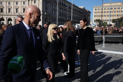 Roma (Italy), 23/01/2026.- Giancarlo Giammetti (L) at the end of Italian fashion designer Valentino Garavani's funeral at the Basilica of S. Maria degli Angeli e dei Martiri in Rome, Italy, 23 January 2026. Valentino passed away at the age of 93 at his home in Rome on 19 January 2026. (Moda, Italia, Roma) EFE/EPA/MAURIZIO BRAMBATTI