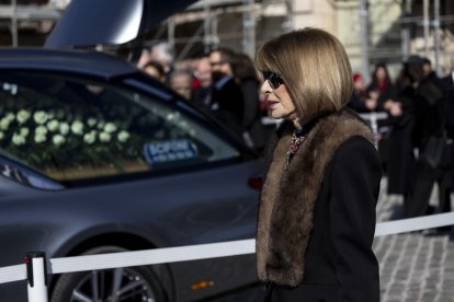 Roma (Italy), 23/01/2026.- Italian fashion designer Donatella Versace (C) arrives to attend Valentino Garavani's funeral at the Basilica of S. Maria degli Angeli e dei Martiri in Rome, Italy, 23 January 2026. Valentino passed away at the age of 93 at his home in Rome on 19 January 2026. (Moda, Italia, Roma) EFE/EPA/MASSIMO PERCOSSI