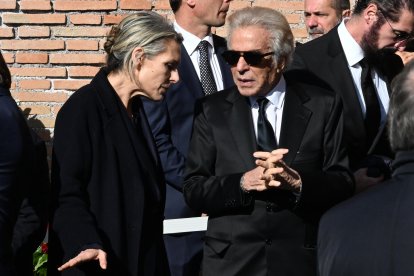 ROME (Italy), 23/01/2026.- Rome Mayor Roberto Gualtieri attends Valentino Garavani's funeral at the Basilica of Our Lady of the Angels and the Martyrs in Rome, Italy, 23 January 2026. Valentino passed away at the age of 93 at his home in Rome on 19 January 2026. (Moda, Italia, Roma) EFE/EPA/MASSIMO PERCOSSI