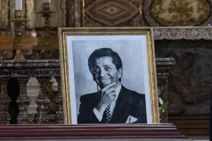 Roma (Italy), 23/01/2026.- British-US fashion editor Anna Wintour at the end of Italian fashion designer Valentino Garavani's funeral at the Basilica of S. Maria degli Angeli e dei Martiri in Rome, Italy, 23 January 2026. Valentino passed away at the age of 93 at his home in Rome on 19 January 2026. (Moda, Italia, Roma) EFE/EPA/MAURIZIO BRAMBATTI