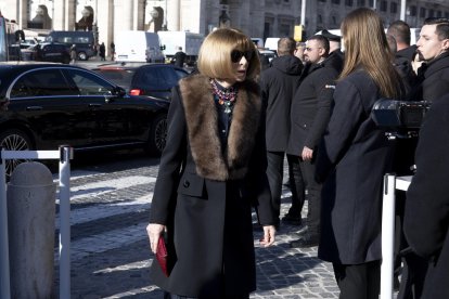 Roma (Italy), 23/01/2026.- A portrait of Italian fashion designer Valentino Garavani is placed on his coffin during his funeral at the Basilica of S. Maria degli Angeli e dei Martiri in Rome, Italy, 23 January 2026. Valentino passed away at the age of 93 at his home in Rome on 19 January 2026. (Moda, Italia, Roma) EFE/EPA/MASSIMO PERCOSSI