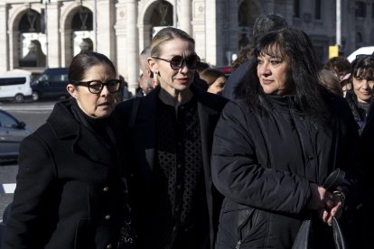 ROME (Italy), 23/01/2026.- Simona Ventura attends Valentino Garavani's funeral at the Basilica of Our Lady of the Angels and the Martyrs in Rome, Italy, 23 January 2026. Valentino passed away at the age of 93 at his home in Rome on 19 January 2026. (Moda, Italia, Roma) EFE/EPA/MASSIMO PERCOSSI