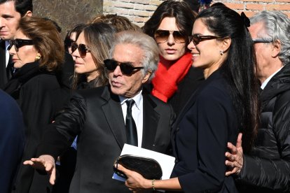 Roma (Italy), 23/01/2026.- British-US fashion editor Anna Wintour during Italian fashion designer Valentino Garavani's funeral at the Basilica of S. Maria degli Angeli e dei Martiri in Rome, Italy, 23 January 2026. Valentino passed away at the age of 93 at his home in Rome on 19 January 2026. (Moda, Italia, Roma) EFE/EPA/MASSIMO PERCOSSI