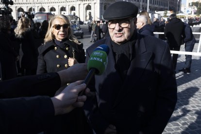 ROME (Italy), 23/01/2026.- Donatella Versace attends Valentino Garavani's funeral at the Basilica of Our Lady of the Angels and the Martyrs in Rome, Italy, 23 January 2026. Valentino passed away at the age of 93 at his home in Rome on 19 January 2026. (Moda, Italia, Roma) EFE/EPA/MASSIMO PERCOSSI