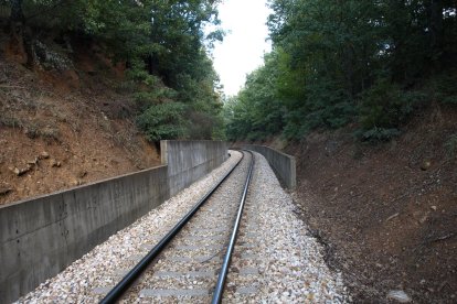 Imagen de una trinchera en el tren de la Feve