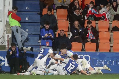 La Ponferradina conquistó un trabajado triunfo frente al Lugo.