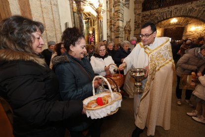 Bendición de panes en Cacabelos