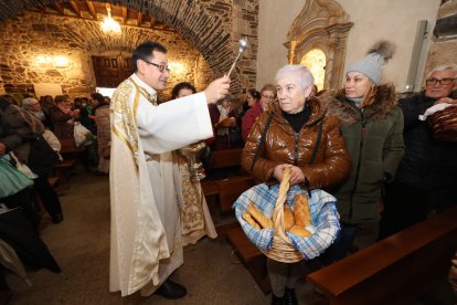 Bendición de panes en Cacabelos
