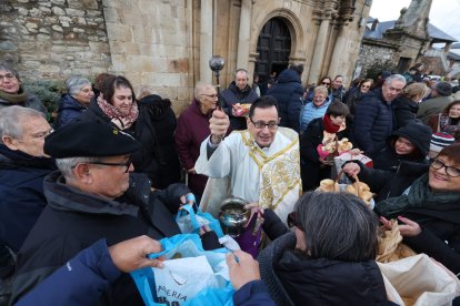 Bendición de panes en Cacabelos