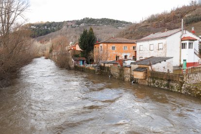 Crecida del río en Pola de Gordón.