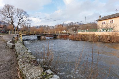 Crecida del río en Villamanín.
