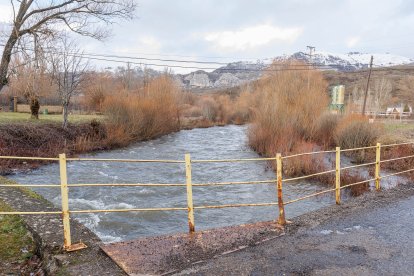Crecida del río en Villamanín.