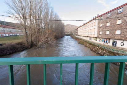 Crecida del río en La Robla.