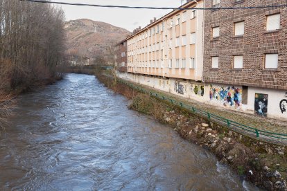 Crecida del río en La Robla.