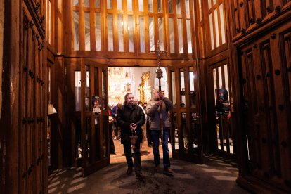 Celebración de las Candelas en la iglesia de Santa Marina en León.