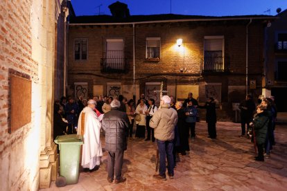 Celebración de las Candelas en la iglesia de Santa Marina en León.