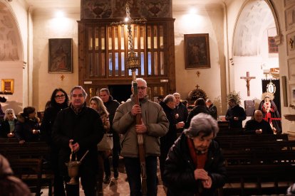 Celebración de las Candelas en la iglesia de Santa Marina en León.
