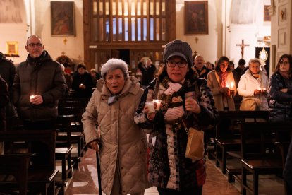 Celebración de las Candelas en la iglesia de Santa Marina en León.