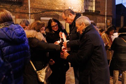 Celebración de las Candelas en la iglesia de Santa Marina en León.
