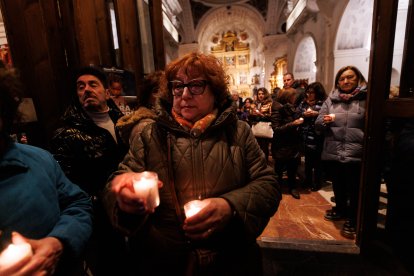 Celebración de las Candelas en la iglesia de Santa Marina en León.